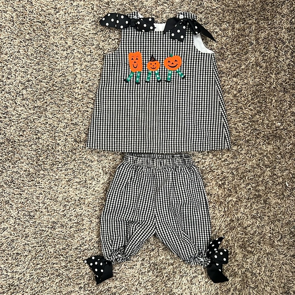 Halloween 2 piece infant outfit. Bailey Boys black & white gingham pumpkins bows